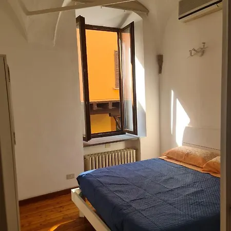 Sotto Le Torri Bolonia
